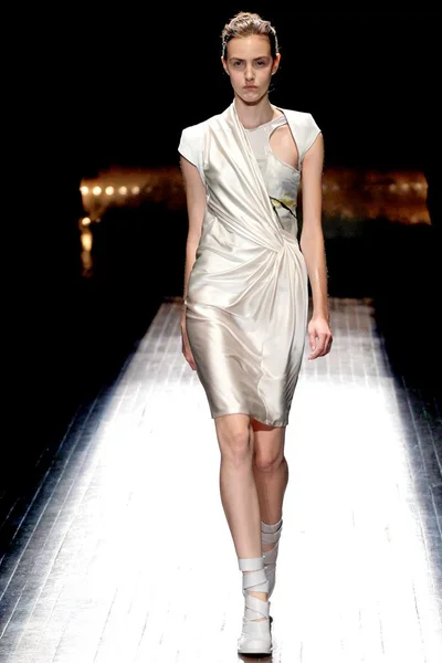 Look 30
